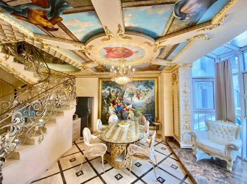 Ексклюзивний триповерховий пентхаус у районі Музкомедії