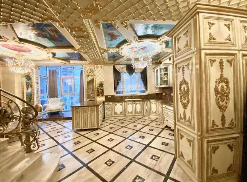 Ексклюзивний триповерховий пентхаус у районі Музкомедії 2