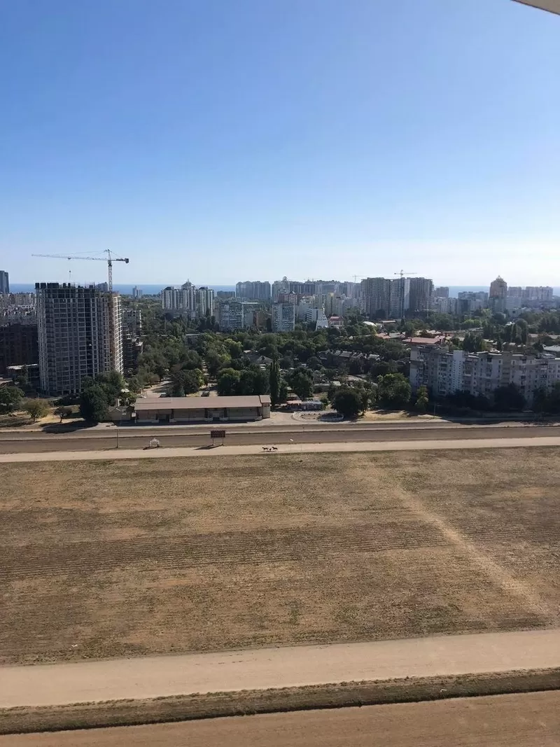 Продаж квартири на вул. Краснова 8