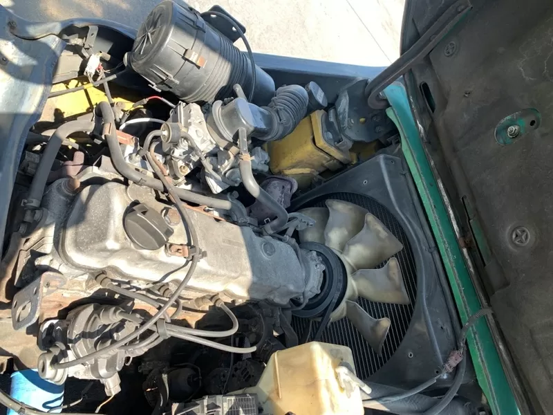 Вилковий автонавантажувач Komatsu на великих 12 колесах. Модель:FG20C 7