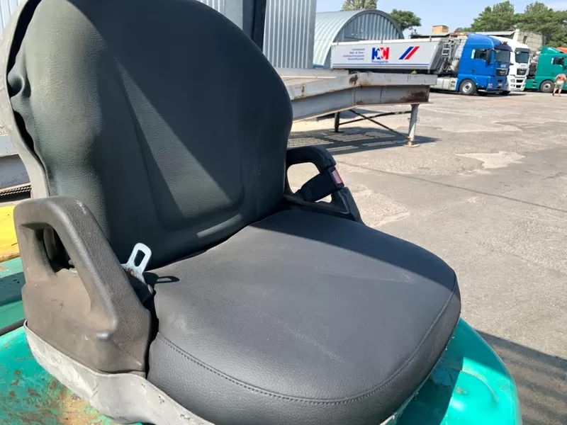 Вилковий автонавантажувач Komatsu на великих 12 колесах. Модель:FG20C 8