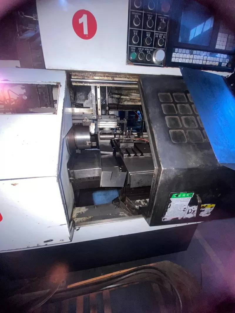 Продам б/у токарный станок с ЧПУ CJK0640  3