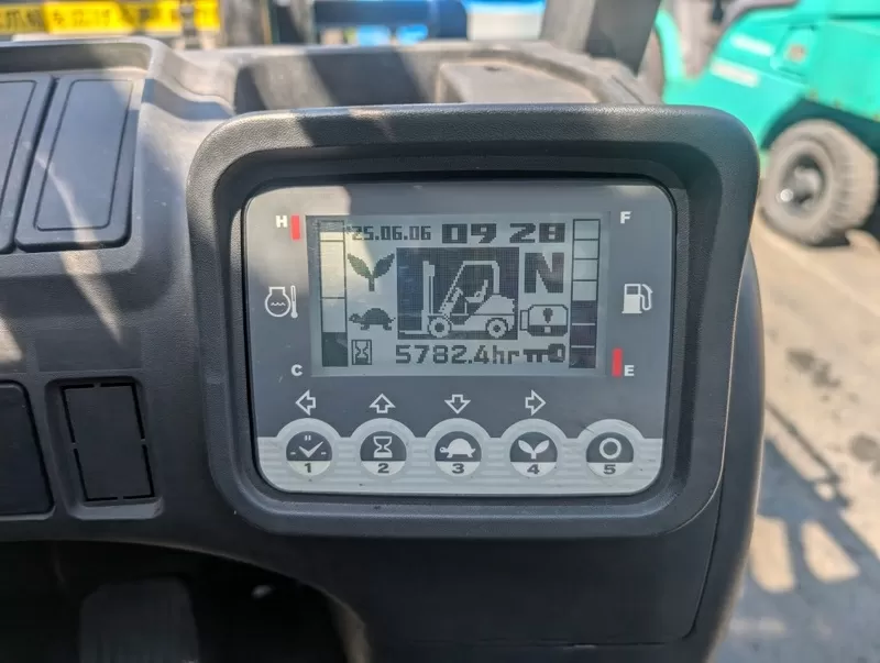 Газ-бензиновий навантажувач TCM (Nissan),  напрацювання 5782 мотогодин. 5