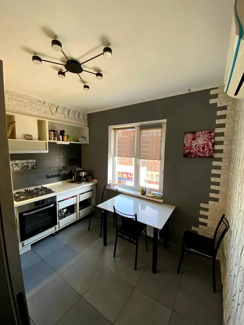 Продається 1-к квартира на Сахарова 44,  техніка,  меблі залишається. 5