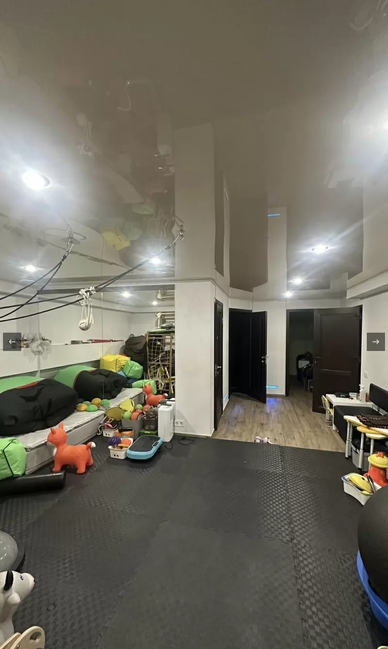 Комерцiйне примыщення на Адмiральский просп. 4