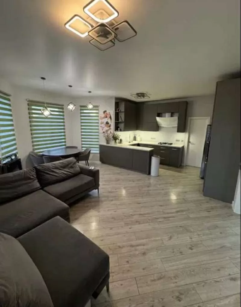 Будинок пров Східний Великий Дальник 8