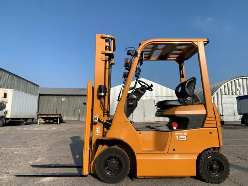 Вилковий електронавантажувач Toyota з напівкабіною,  випуск кінець 2020