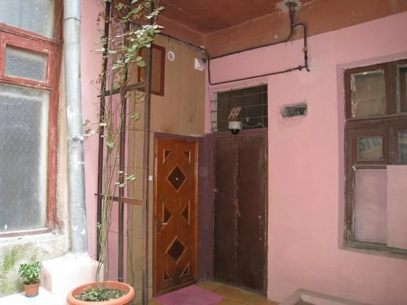 Продам под офис 3-х комнатную квартиру на ул.Жуковского.