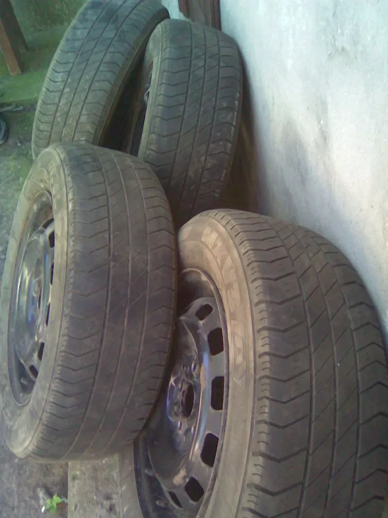 Продам Резину 185/65 R 14 Michelin  cо стальными дисками  2