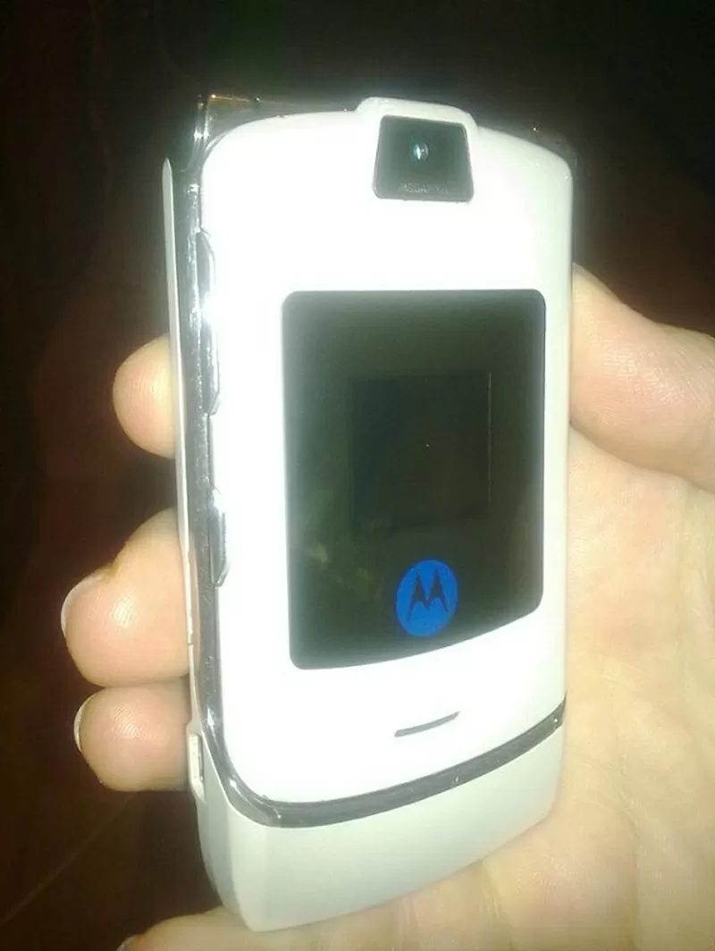 Продам Motorola V3i