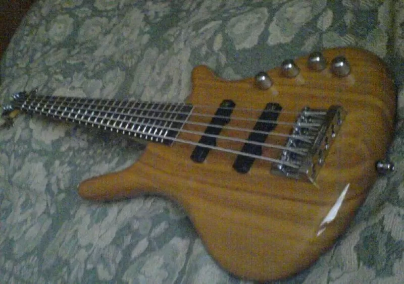 Продам бас WARWICK RockBass Corvette Classic 5Х, а так же басовый комбик