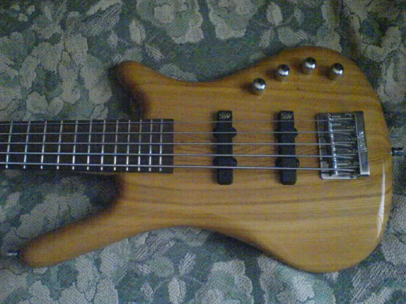 Продам бас WARWICK RockBass Corvette Classic 5Х, а так же басовый комбик 3